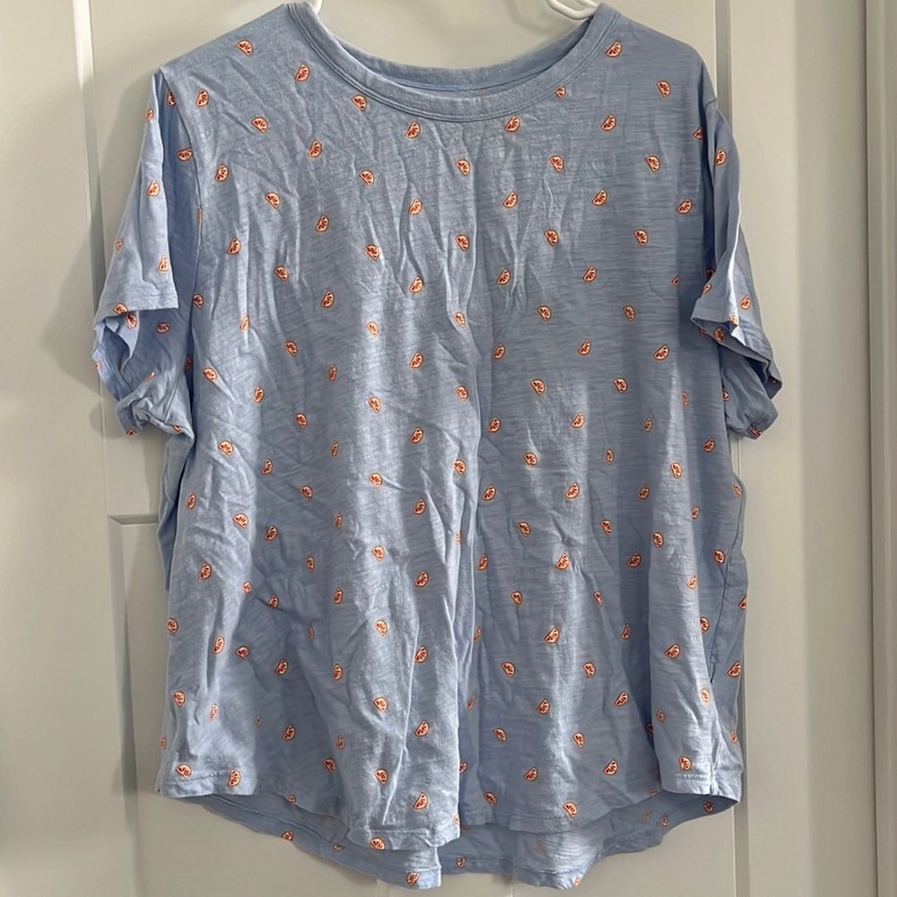 orange t shirt